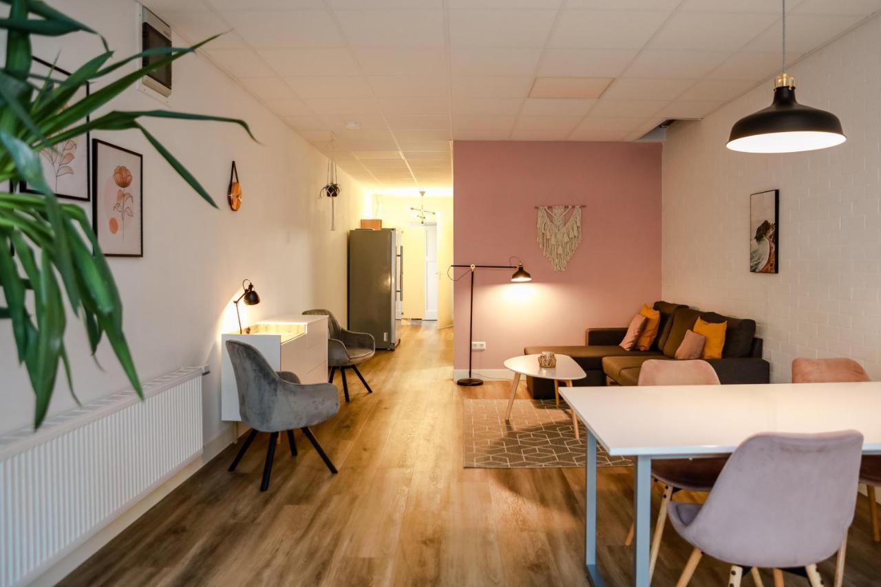 Ruim Appartement In Centrum イアーセーケ エクステリア 写真