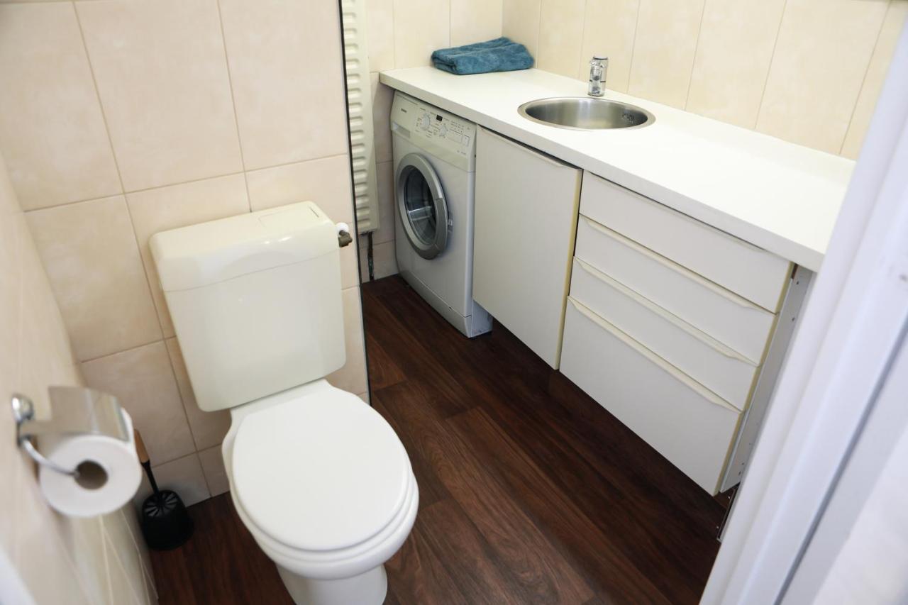 Ruim Appartement In Centrum イアーセーケ エクステリア 写真